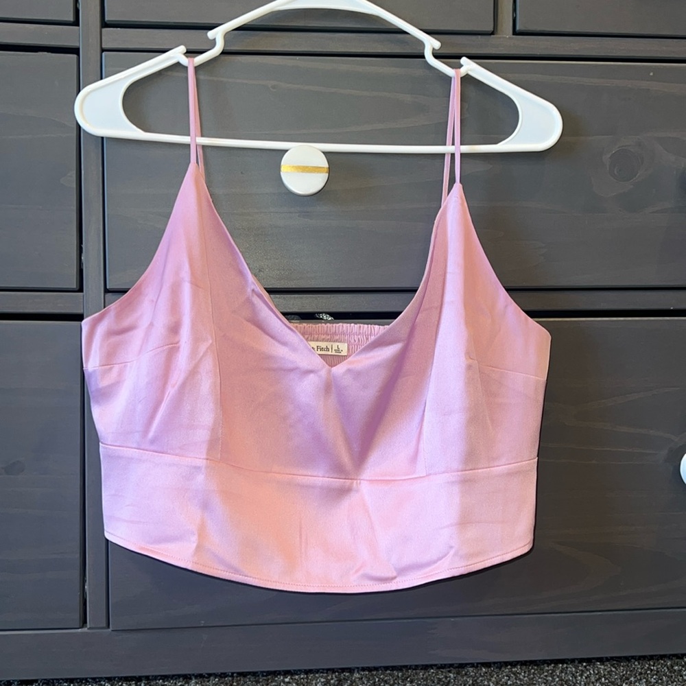 A&F PINK CROP SATIN TOP